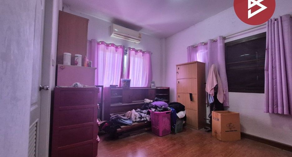 Casa en venta de 5 habitaciones en Sam Phran, Nakhon Pathom