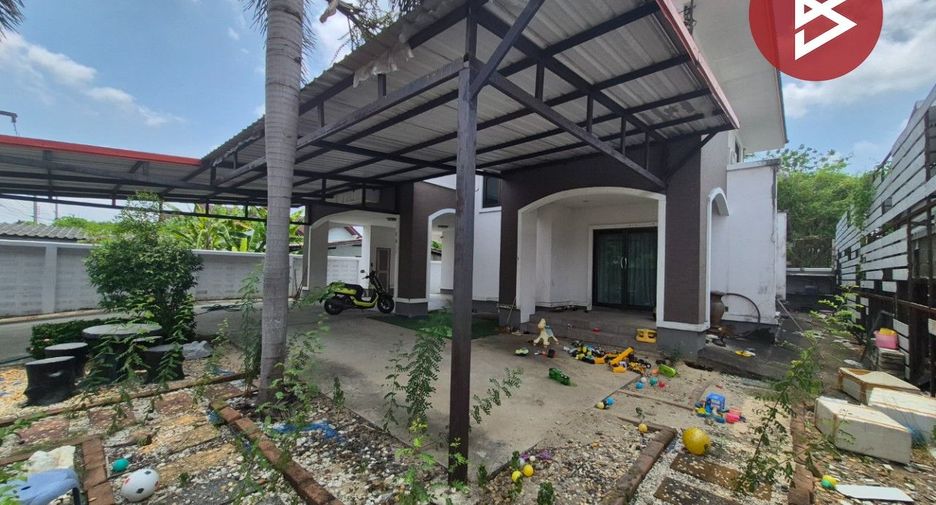 Casa en venta de 5 habitaciones en Sam Phran, Nakhon Pathom