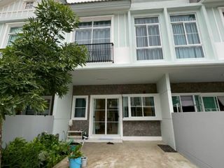出售 2 卧室 联排别墅 在 Phra Samut Chedi, Samut Prakan