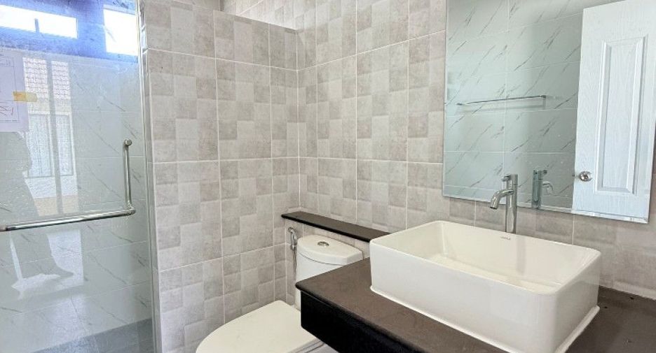 Haus zum Kauf mit 4 Zimmer in Mueang Chon Buri, Chonburi