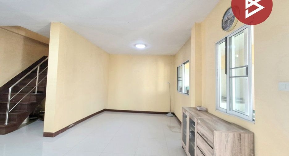 Casa adosada en venta de 3 habitaciones en Krathum Baen, Samut Sakhon
