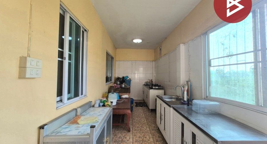 Casa adosada en venta de 3 habitaciones en Krathum Baen, Samut Sakhon