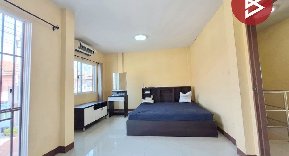 Casa adosada en venta de 3 habitaciones en Krathum Baen, Samut Sakhon