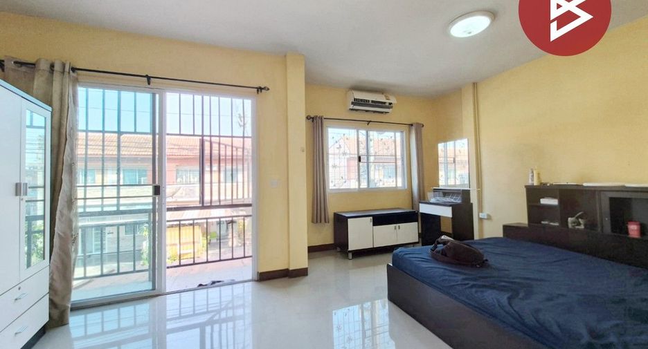 Casa adosada en venta de 3 habitaciones en Krathum Baen, Samut Sakhon