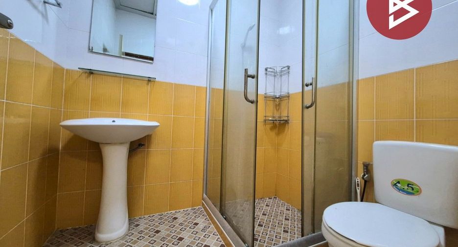 Casa adosada en venta de 3 habitaciones en Krathum Baen, Samut Sakhon