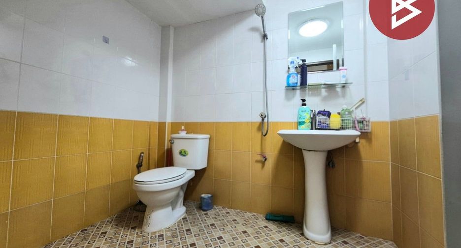 Casa adosada en venta de 3 habitaciones en Krathum Baen, Samut Sakhon