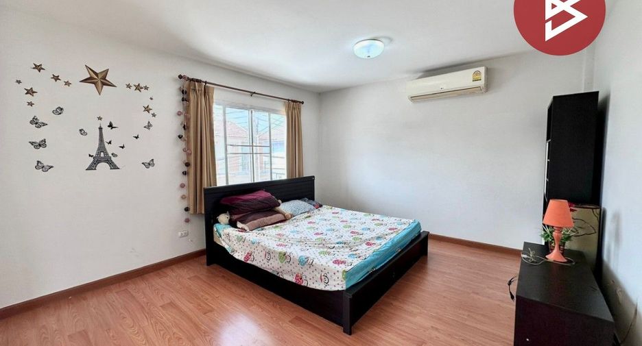 À vendre 3 chambres maison de ville à Mueang Chon Buri, Chonburi