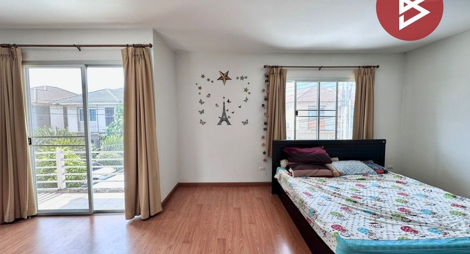 À vendre 3 chambres maison de ville à Mueang Chon Buri, Chonburi