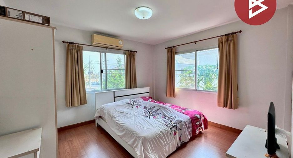 À vendre 3 chambres maison de ville à Mueang Chon Buri, Chonburi
