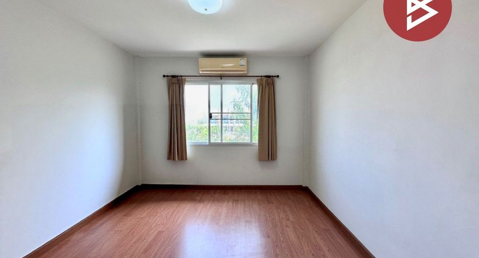 À vendre 3 chambres maison de ville à Mueang Chon Buri, Chonburi