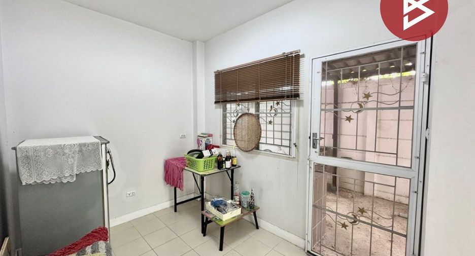 À vendre 3 chambres maison de ville à Mueang Chon Buri, Chonburi