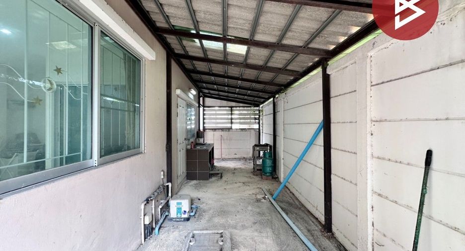 À vendre 3 chambres maison de ville à Mueang Chon Buri, Chonburi