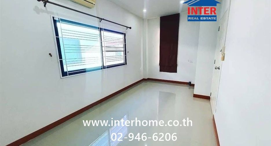 For sale 3 bedrooms townhouse in Min Buri, Bangkok