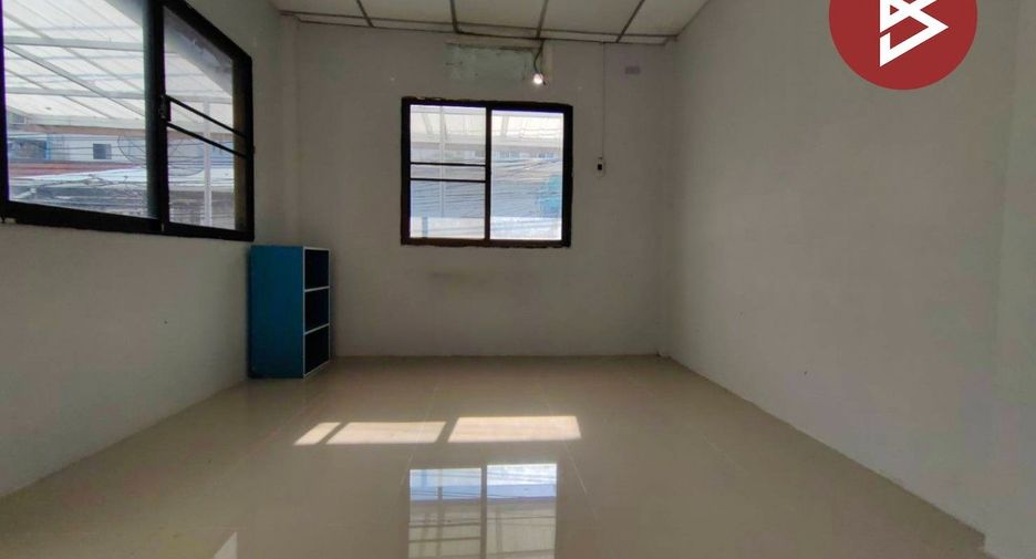 For sale 4 bedrooms townhouse in Bang Kapi, Bangkok