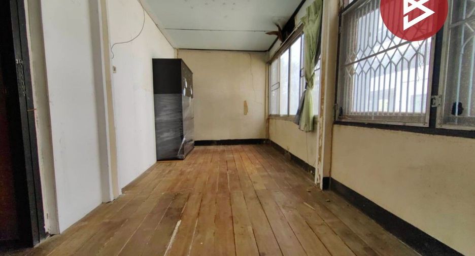 For sale 4 bedrooms townhouse in Bang Kapi, Bangkok