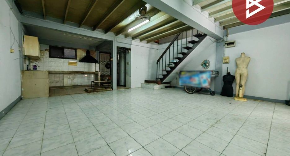 For sale 4 bedrooms townhouse in Bang Kapi, Bangkok