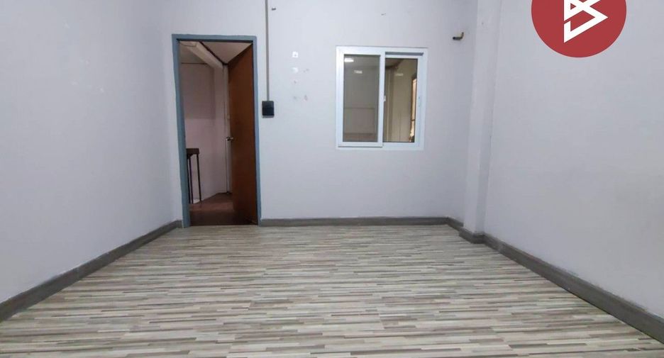 For sale 4 bedrooms townhouse in Bang Kapi, Bangkok
