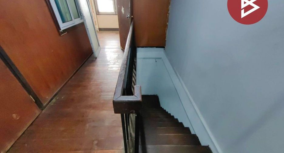 For sale 4 bedrooms townhouse in Bang Kapi, Bangkok