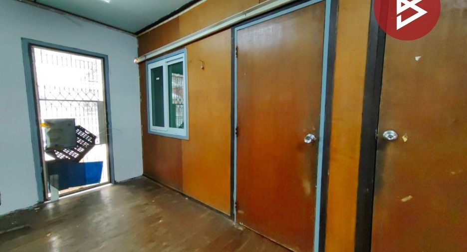 For sale 4 bedrooms townhouse in Bang Kapi, Bangkok