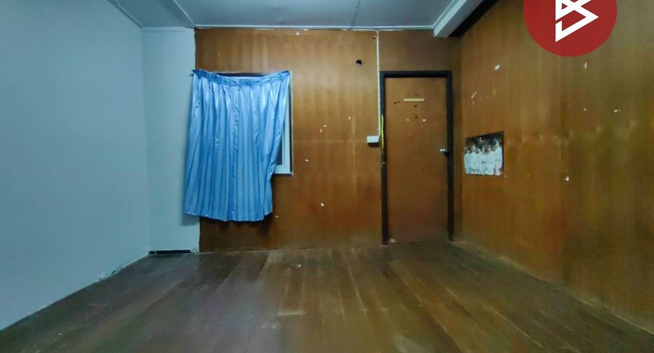 For sale 4 bedrooms townhouse in Bang Kapi, Bangkok