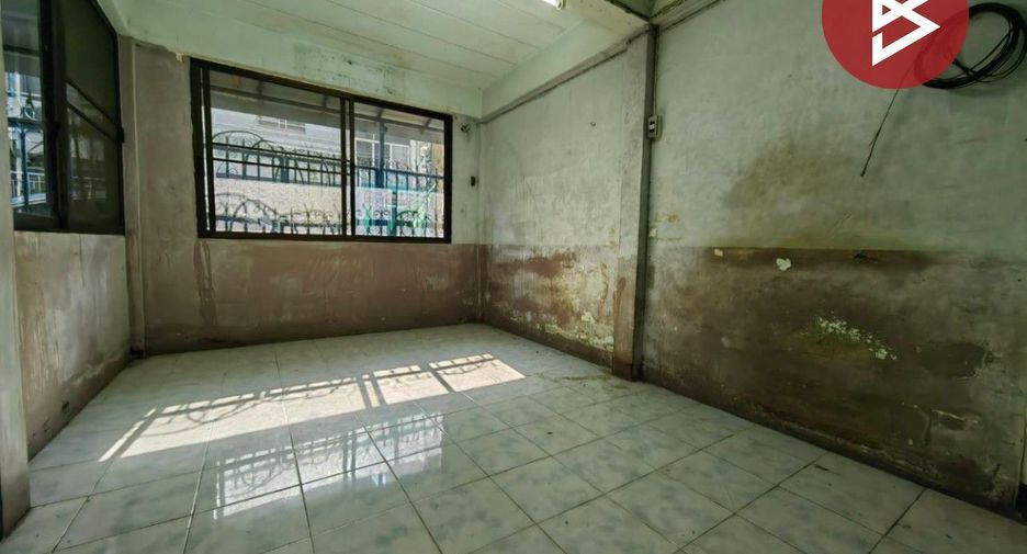 For sale 4 bedrooms townhouse in Bang Kapi, Bangkok