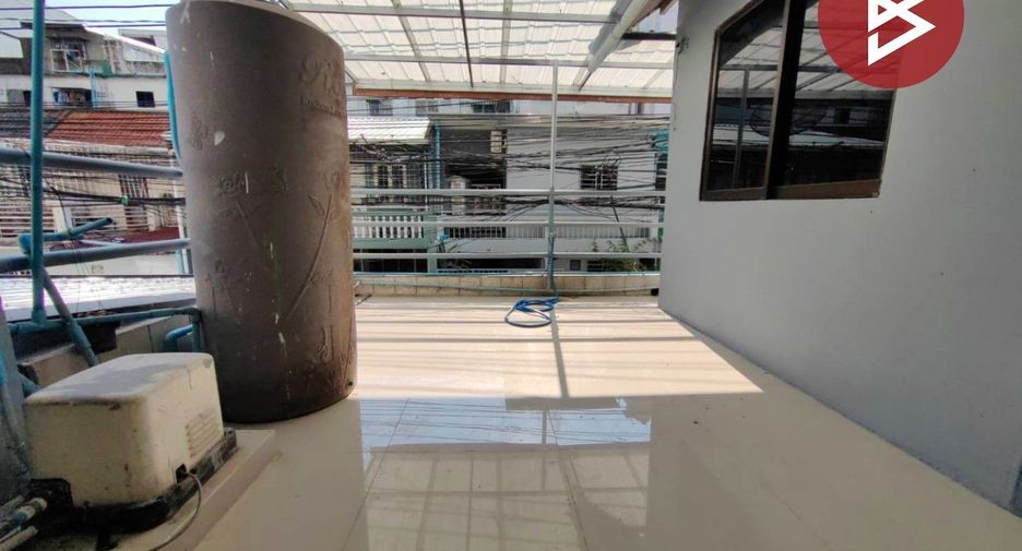 For sale 4 bedrooms townhouse in Bang Kapi, Bangkok