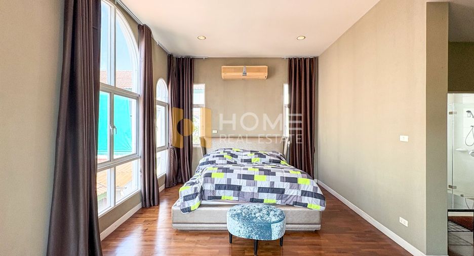 For sale 3 bedrooms house in Lat Phrao, Bangkok