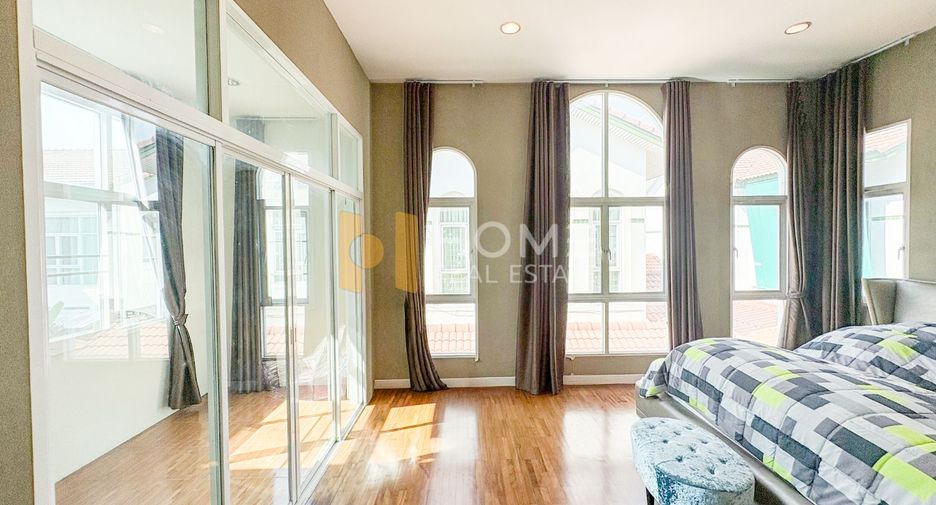For sale 3 bedrooms house in Lat Phrao, Bangkok