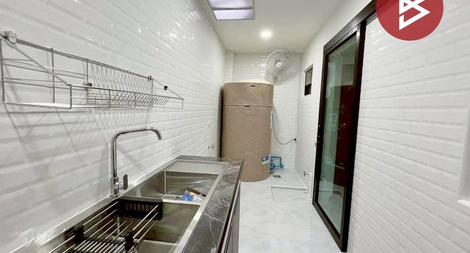 For sale 3 bedrooms townhouse in Prawet, Bangkok