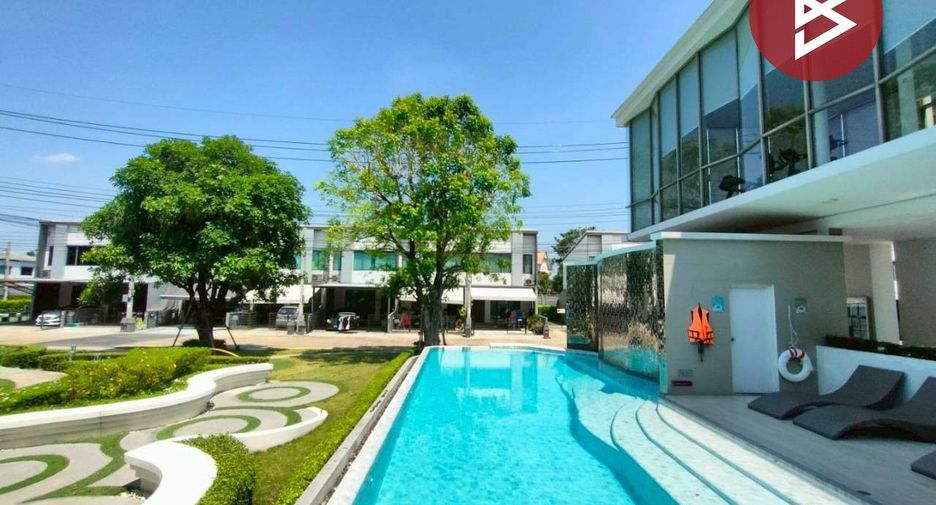 For sale 3 bedrooms townhouse in Prawet, Bangkok