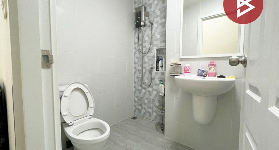 For sale 3 bedrooms townhouse in Sam Phran, Nakhon Pathom