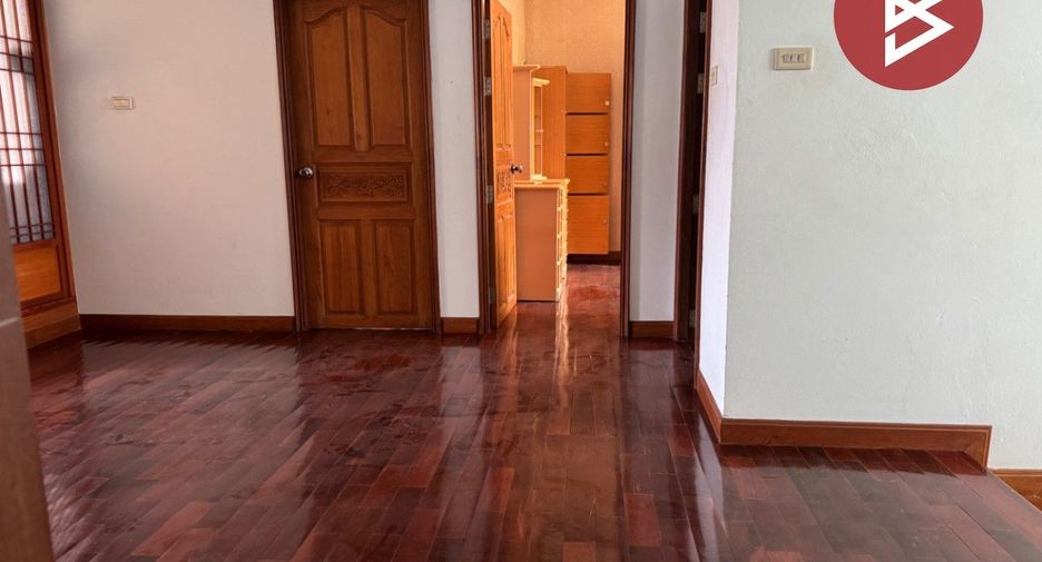 Продажа 4 спальни дом в Mueang Chon Buri, Чонбури