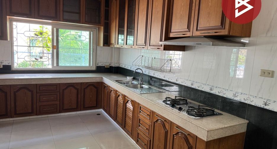 Продажа 4 спальни дом в Mueang Chon Buri, Чонбури