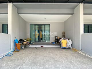For sale 3 bedrooms townhouse in Bangkok Noi, Bangkok