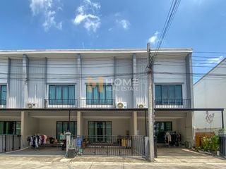 For sale 3 bedrooms townhouse in Bangkok Noi, Bangkok