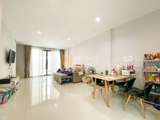 For sale 3 bedrooms townhouse in Bangkok Noi, Bangkok