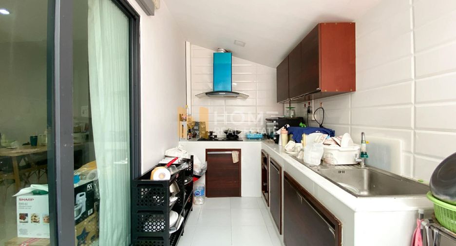 For sale 3 bedrooms townhouse in Bangkok Noi, Bangkok