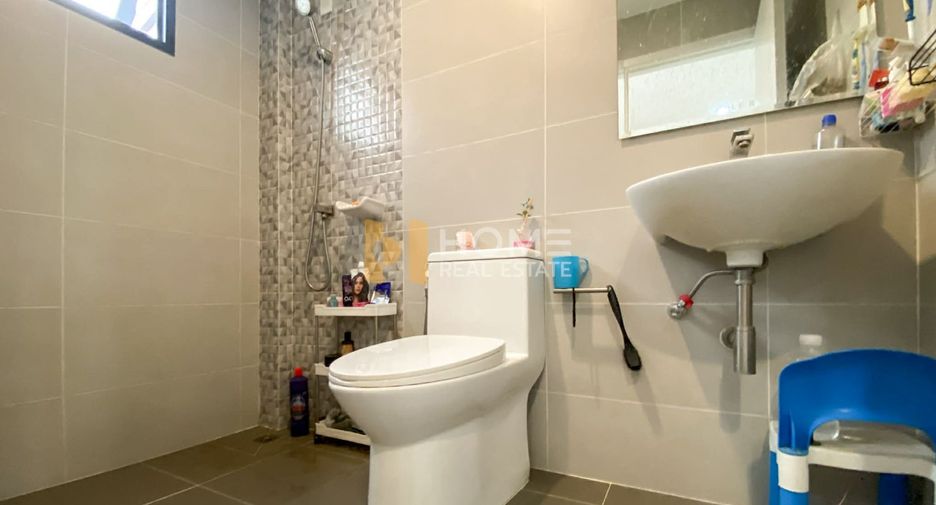 For sale 3 bedrooms townhouse in Bangkok Noi, Bangkok