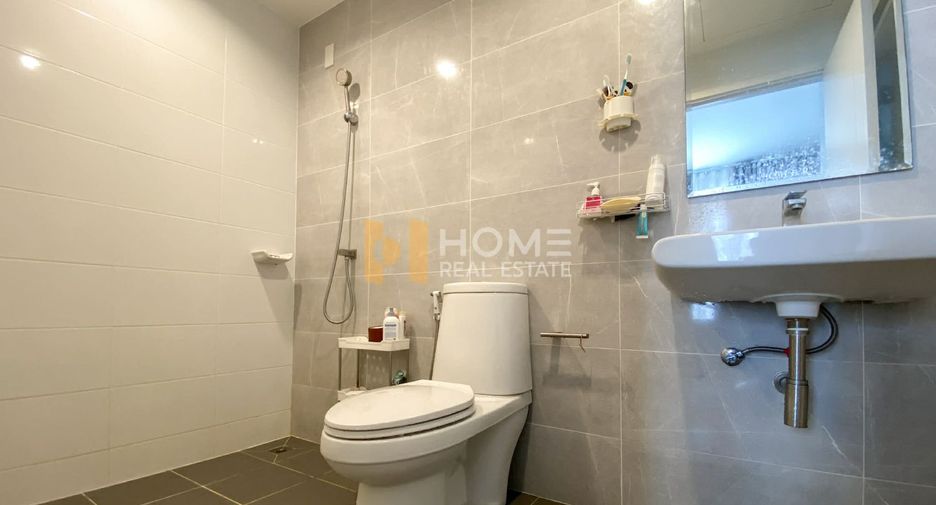 For sale 3 bedrooms townhouse in Bangkok Noi, Bangkok