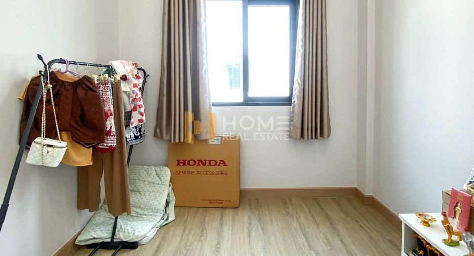 For sale 3 bedrooms townhouse in Bangkok Noi, Bangkok