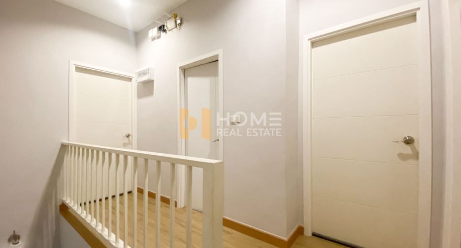 For sale 3 bedrooms townhouse in Bangkok Noi, Bangkok