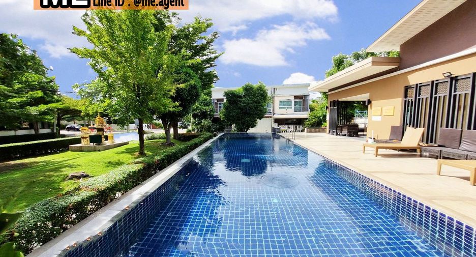 For sale 3 bedrooms townhouse in Suan Luang, Bangkok
