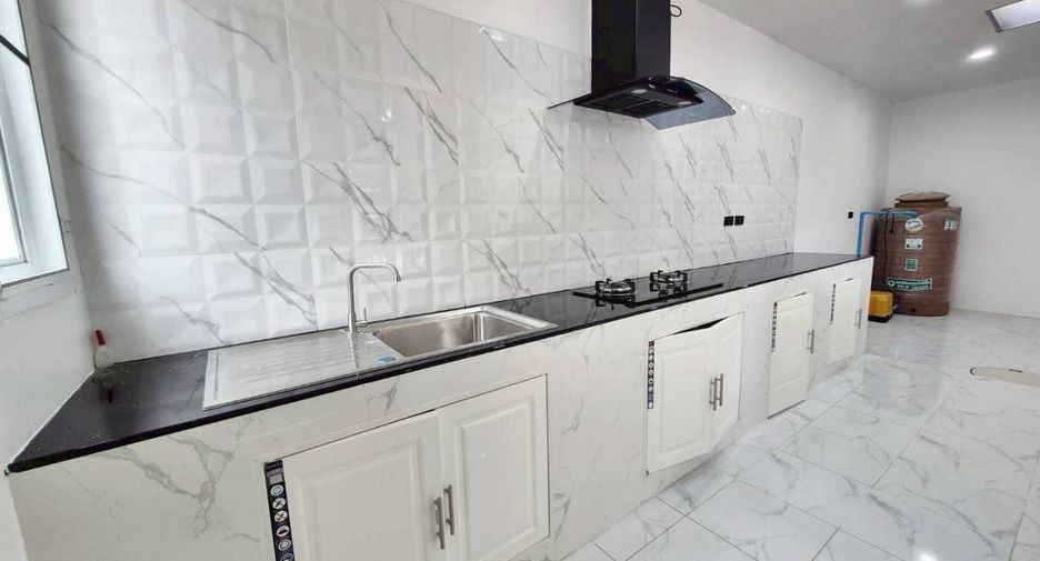 For sale 4 bedrooms townhouse in Thalang, Phuket
