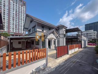 For sale 4 bedrooms house in Phaya Thai, Bangkok