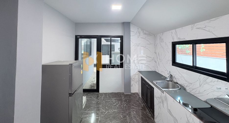 For sale 4 bedrooms house in Phaya Thai, Bangkok