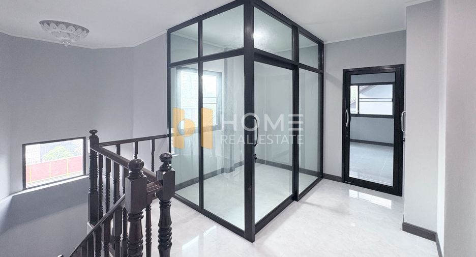 For sale 4 bedrooms house in Phaya Thai, Bangkok