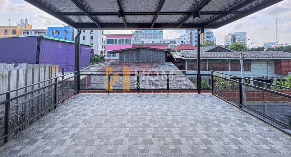 For sale 4 bedrooms house in Phaya Thai, Bangkok