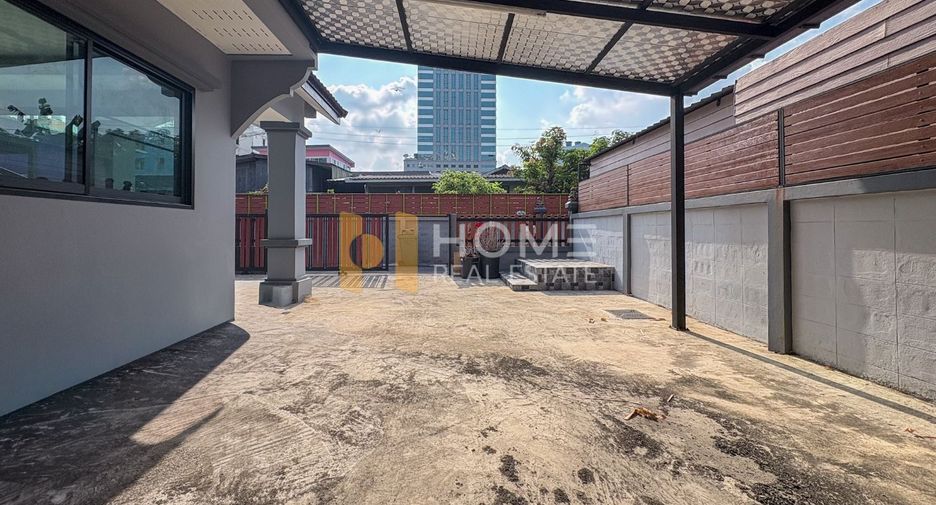 For sale 4 bedrooms house in Phaya Thai, Bangkok