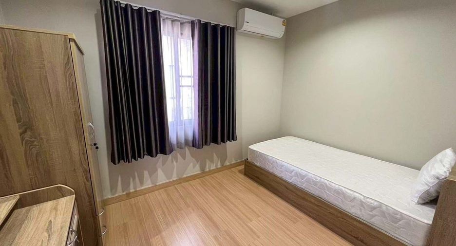 For rent 4 bedrooms house in Saraphi, Chiang Mai
