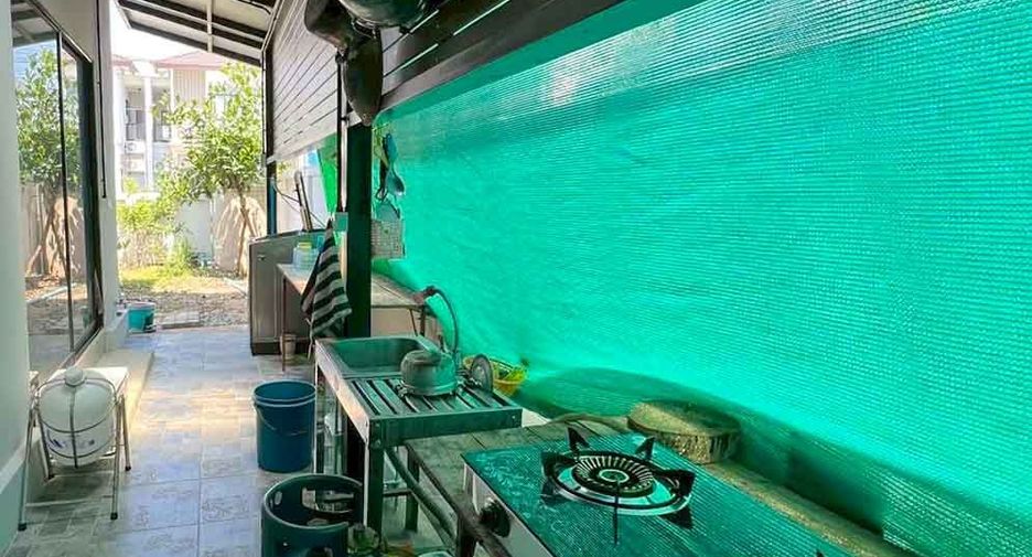 For rent 4 bedrooms house in Saraphi, Chiang Mai